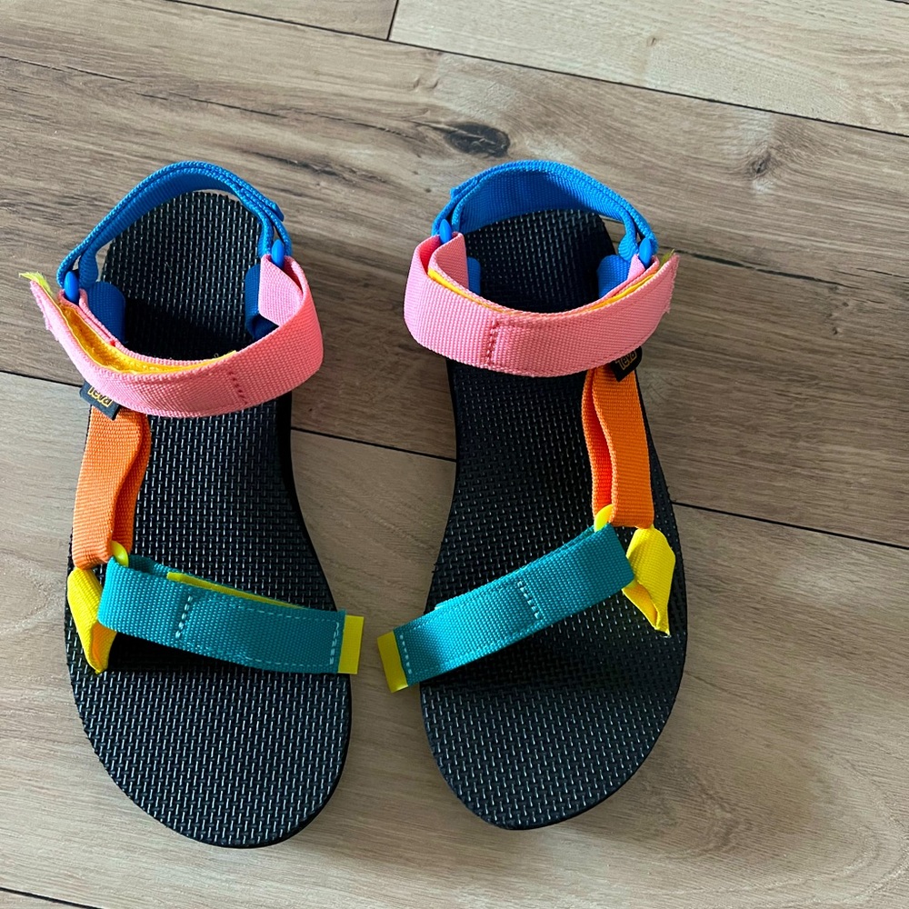 New Teva Colorful Strappy Sandals Size 8